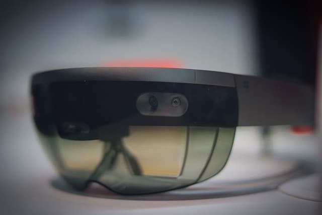 photo of mixed reality headset, Hololens 2